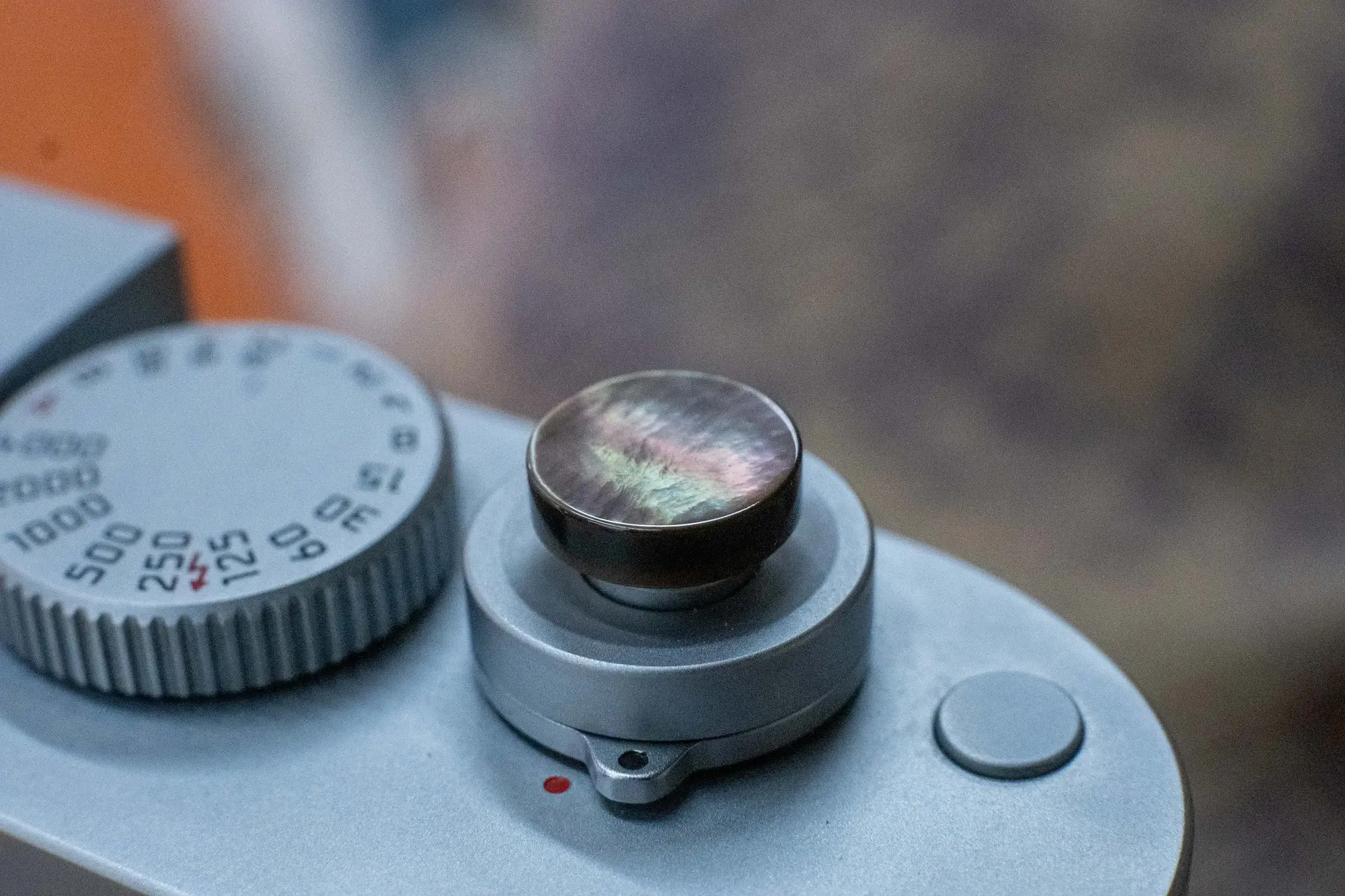 Mother-of-pearl shutter button with natural colour shift